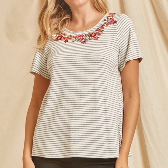 Savanna Jane Tops - NWT Savanna Jane Striped Floral Embroidered Short Sleeve Top